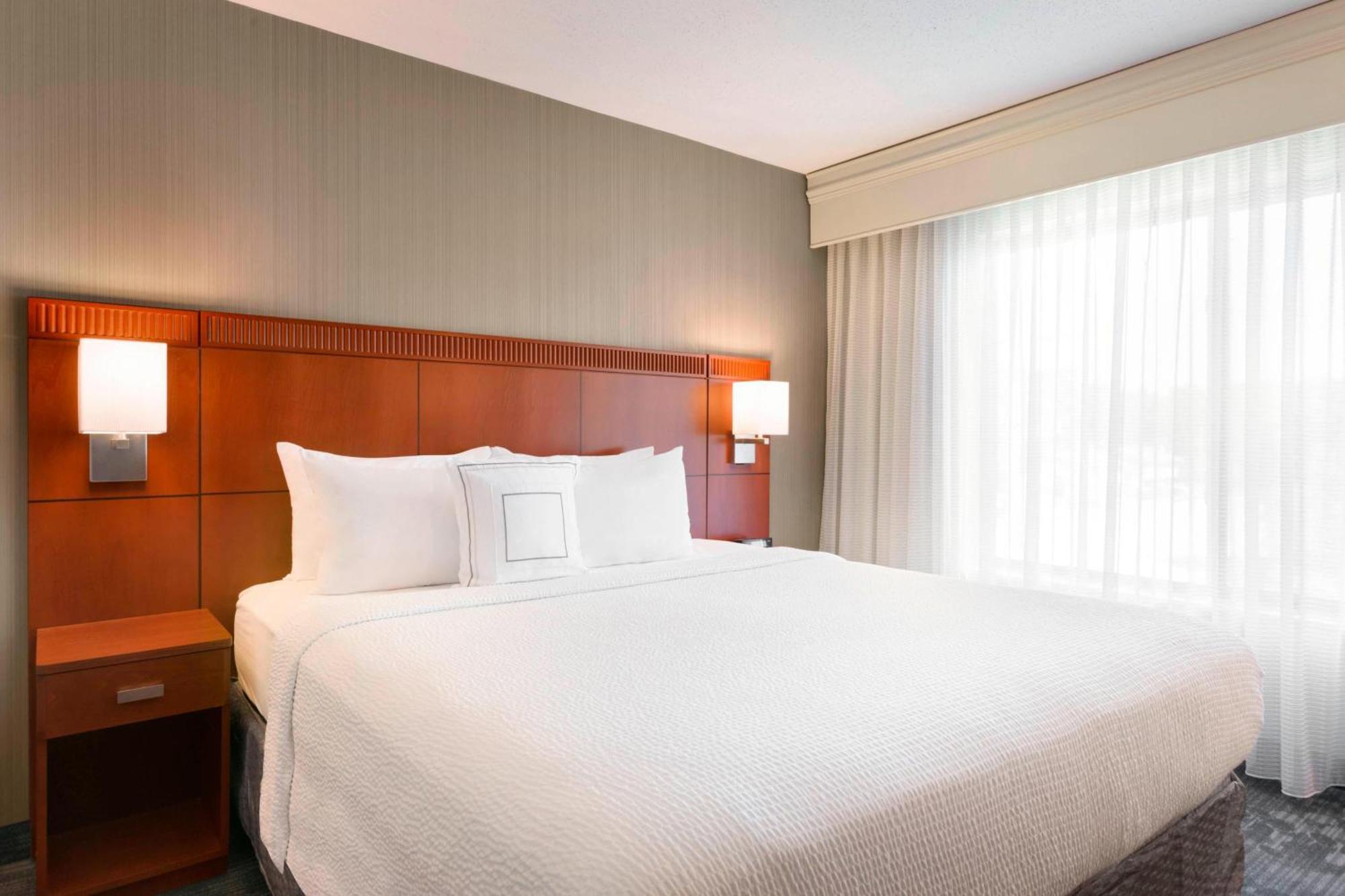 คอร์ตยาร์ด บลูมิงตัน นอร์มอล Hotel บลูมมิงตัน ภายนอก รูปภาพ