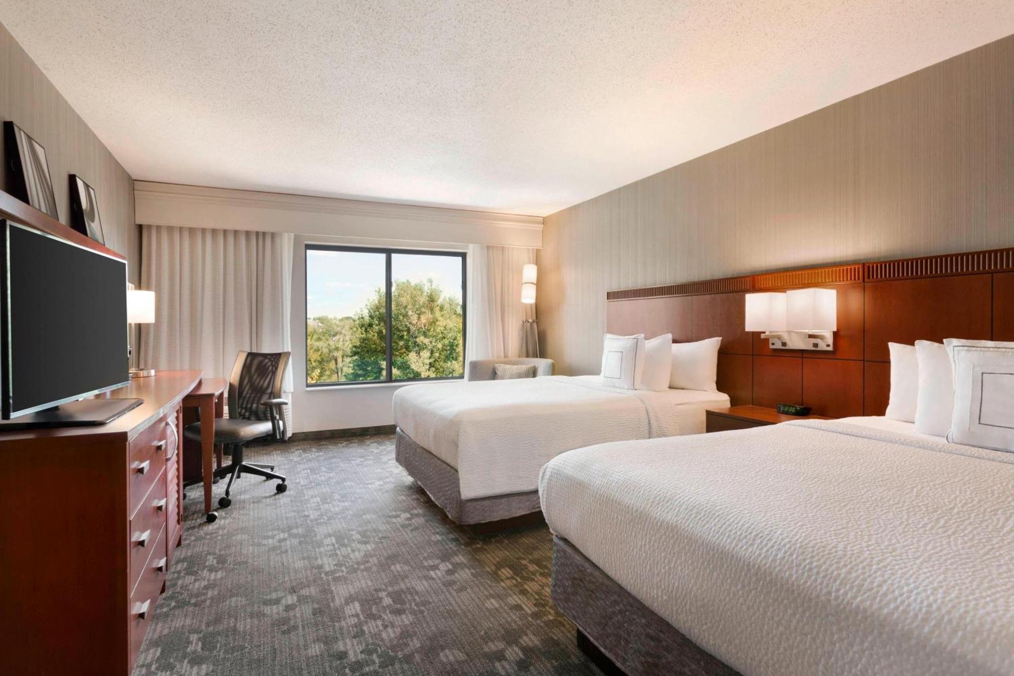 คอร์ตยาร์ด บลูมิงตัน นอร์มอล Hotel บลูมมิงตัน ภายนอก รูปภาพ