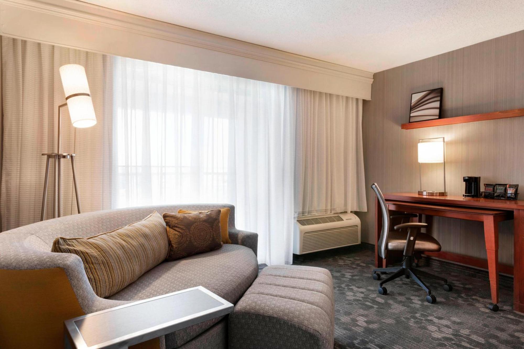 คอร์ตยาร์ด บลูมิงตัน นอร์มอล Hotel บลูมมิงตัน ภายนอก รูปภาพ