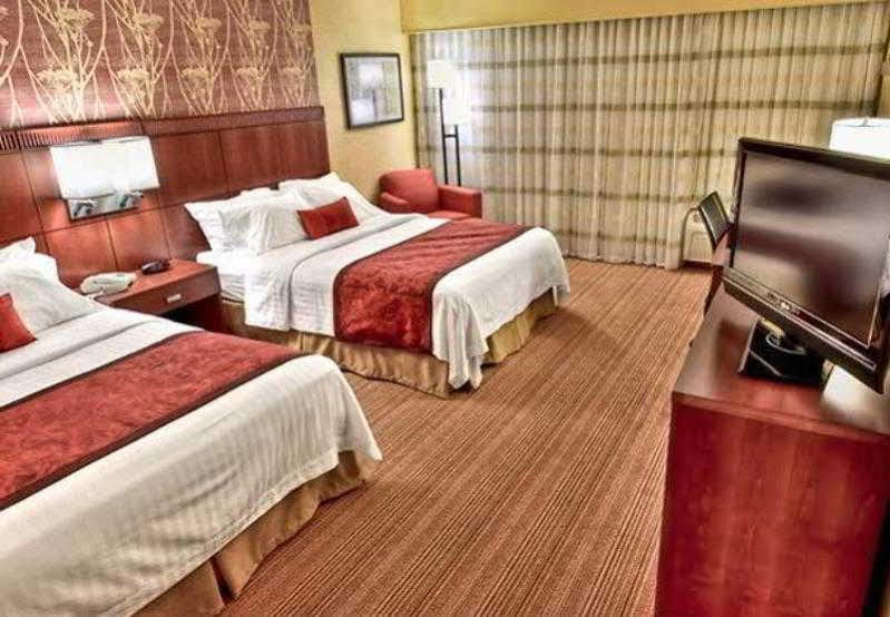 คอร์ตยาร์ด บลูมิงตัน นอร์มอล Hotel บลูมมิงตัน ภายนอก รูปภาพ
